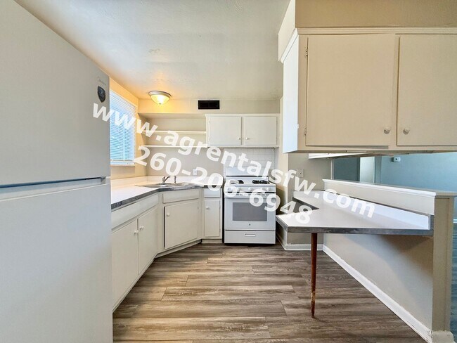 Building Photo - 4729 Northcrest Dr