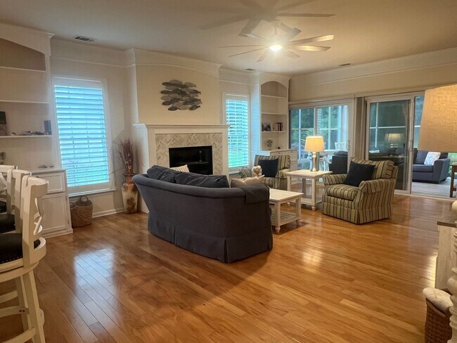Building Photo - Lovely Furnished Home in The Haven