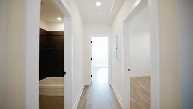 Building Photo - 6830 Ridge Ave