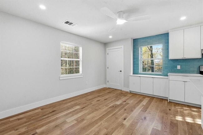 Building Photo - 827 Gullett St