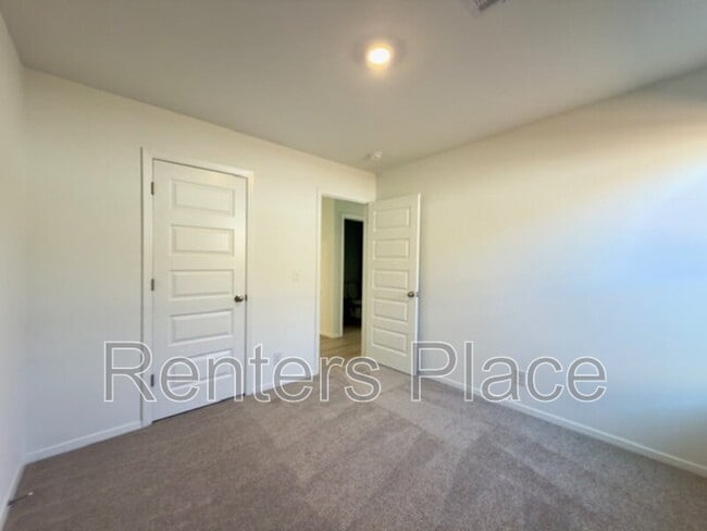 Building Photo - 1111 Raven Dr