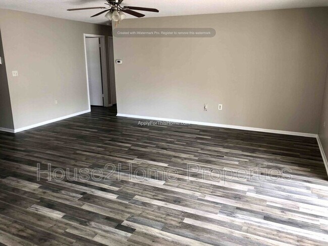 Building Photo - 1158 Brook Dr W