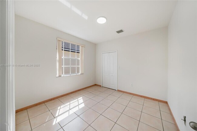 Building Photo - 15470 SW 41st Terrace
