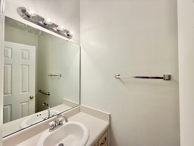 Building Photo - Private 3BD, 2.5BA Home Near Downtown Clayton