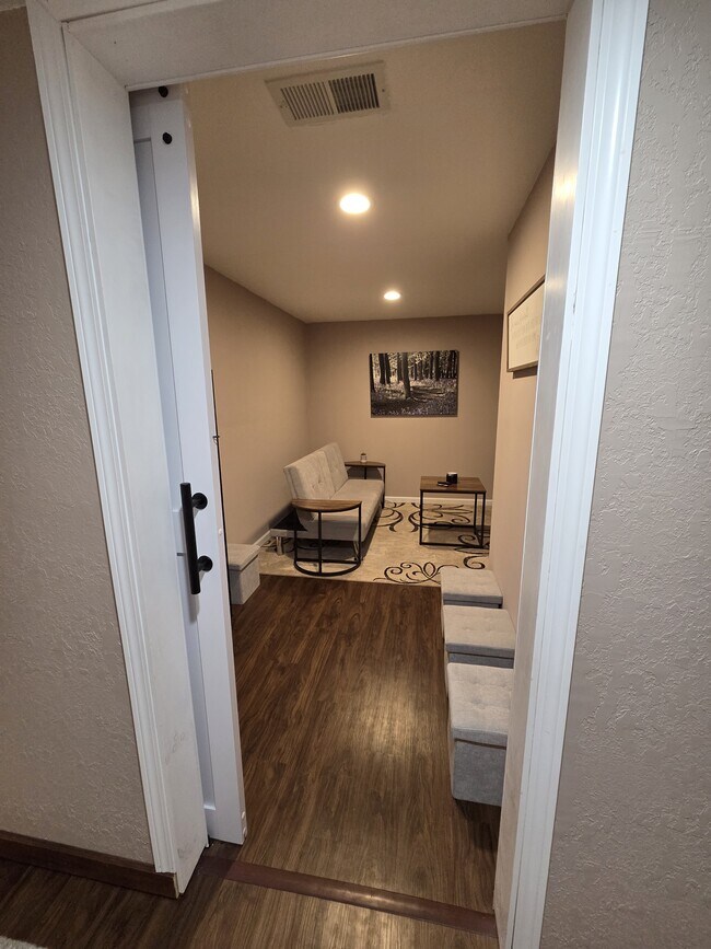Building Photo - 4121 Mockingbird Ln