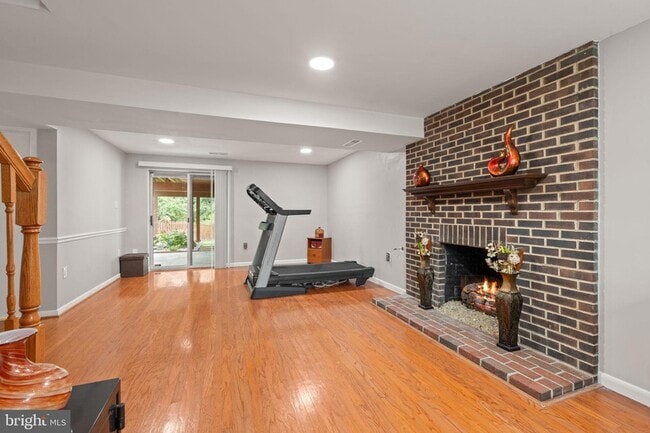 Building Photo - 5590 Neddleton Ave