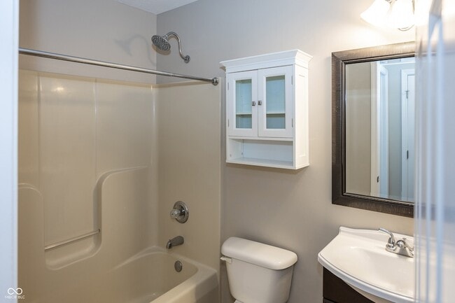 Building Photo - 2410 Silver Ct