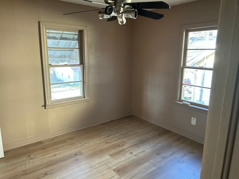 Building Photo - 108 E Kentucky Ave