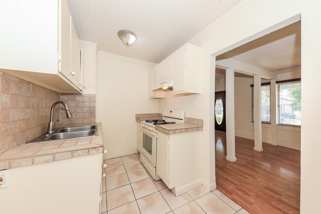 Building Photo - 3875 Pine St