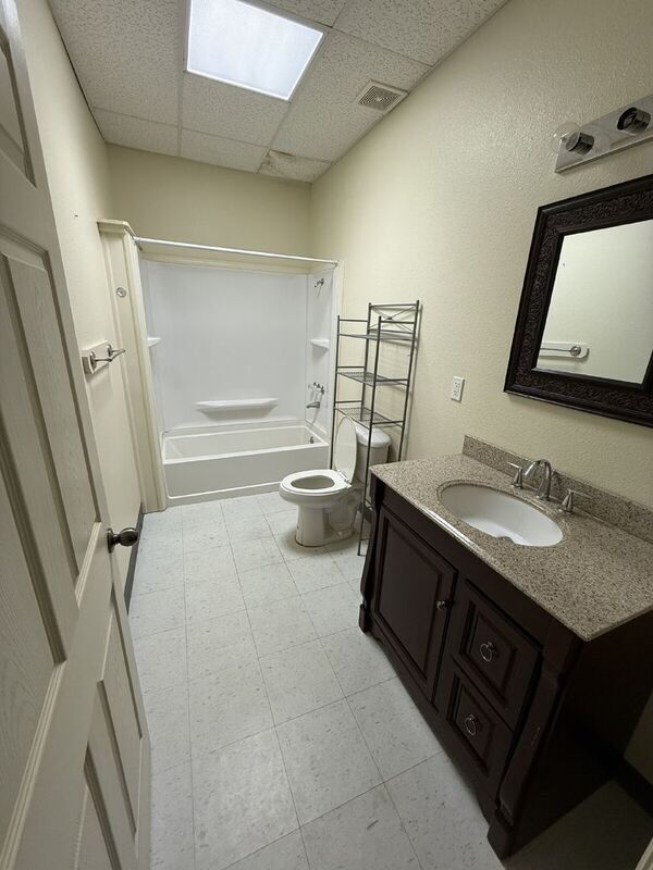 Building Photo - 100 E Broadway St