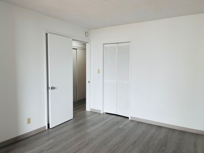 Building Photo - Partly Furnished 1-bedroom, 1-bath condo a...