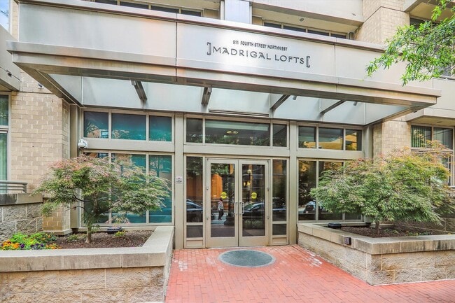 Building Photo - Incredible 1BR/1BA Condo INCLUDES Garage Parking in Vibrant Mount Vernon Triangle!