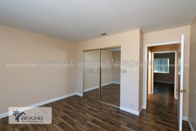 Building Photo - 902 La Sombra Dr