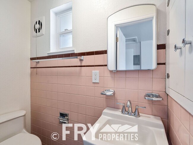 Building Photo - Updated 1/2 Duplex Near Olde Town Arvada