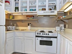 Building Photo - 203 Broadway