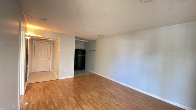 Building Photo - 1 bed 1bath condo in Cobblestone
