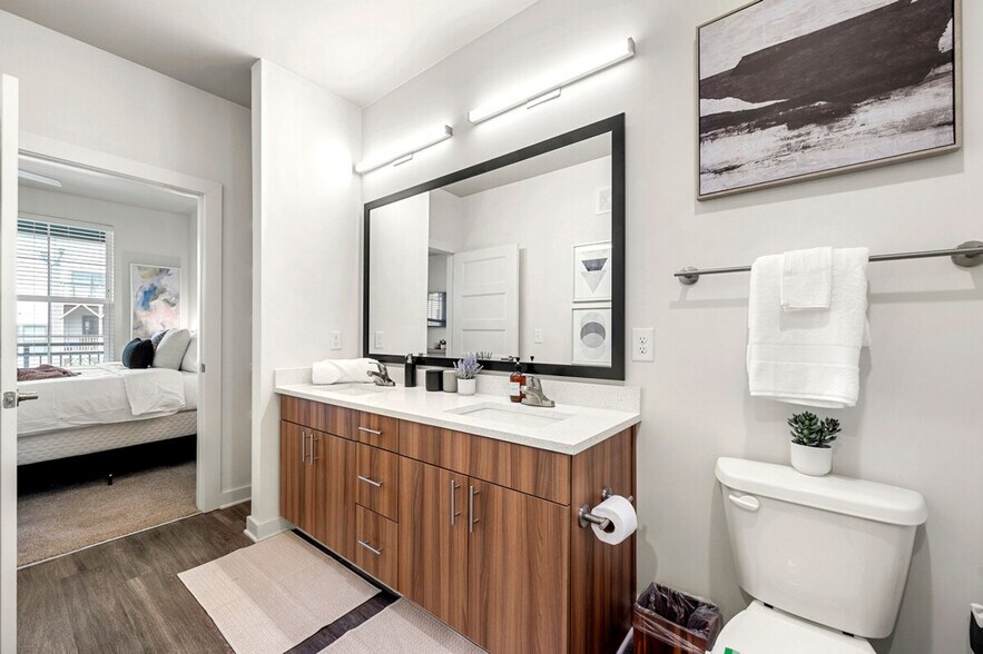 Building Photo - 2048 Bolton Dr NW