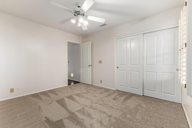 Building Photo - 14831 N 42nd St