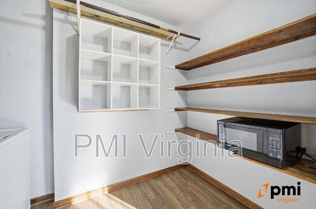 Building Photo - 705 Mill Landing Rd