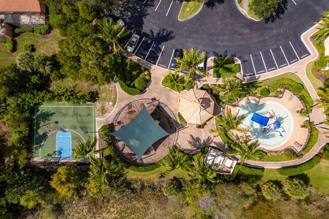 Building Photo - ** TUSCANY COVE ** 2 BED + DEN / 2 BATH / ...