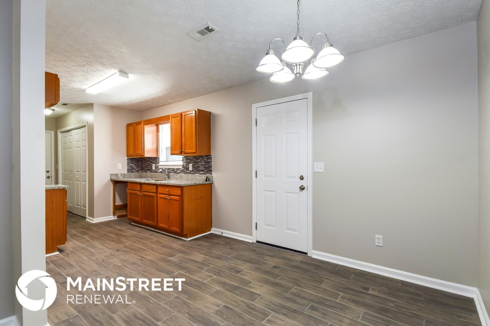 Building Photo - 8043 Trinity Park Dr