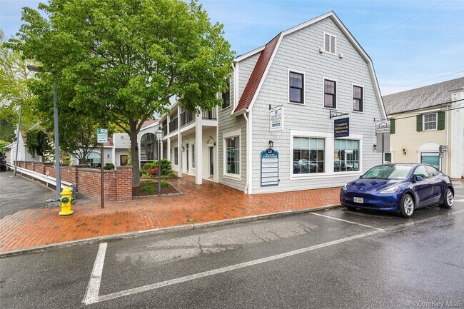 Building Photo - 225 Katonah Ave