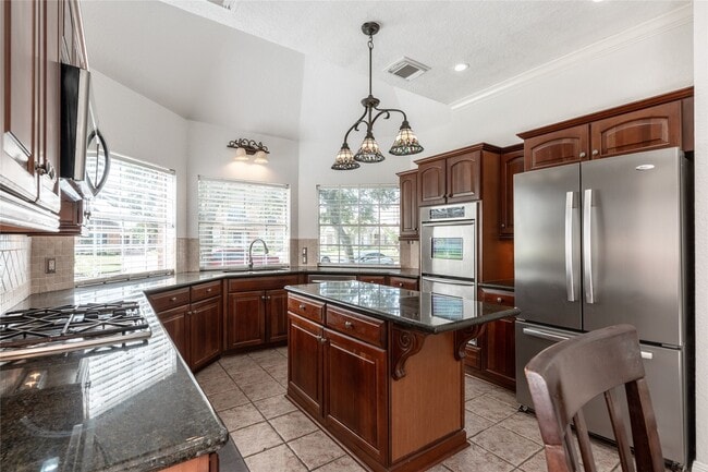Building Photo - 4700 Broadmoor Dr