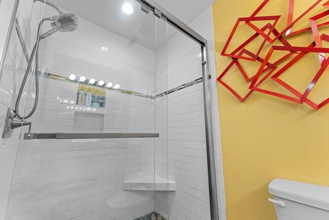 Building Photo - Grand View 115