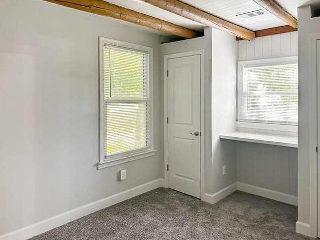 Building Photo - 974 Crystal Rock Rd