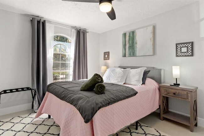 Building Photo - 5400 Alexis Cove