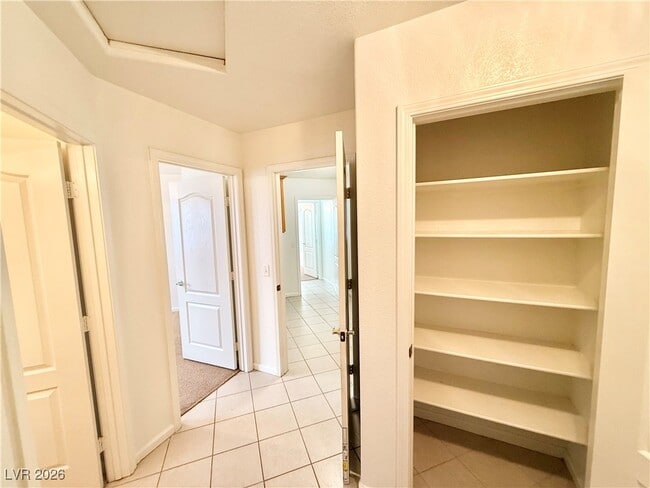 Building Photo - 5421 N Fleetwood Pl