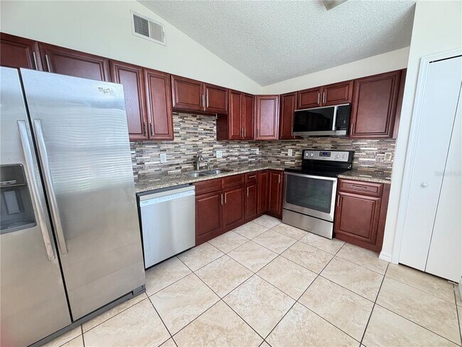 Building Photo - 2418 Harbor Town Dr