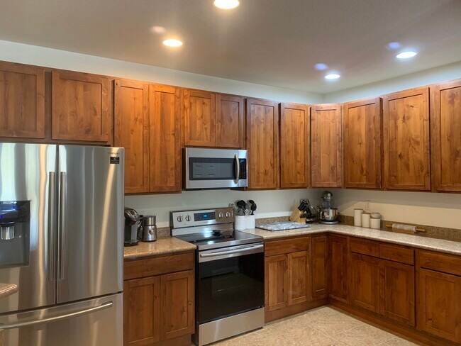 Building Photo - 2803 Kansas Dr