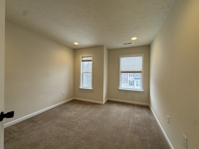 Building Photo - 3339 Sun Ct