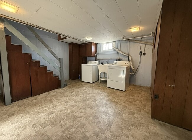 Building Photo - 119 W Madison Ave