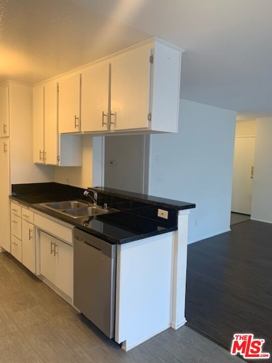 Building Photo - 4353 Coldwater Canyon Ave