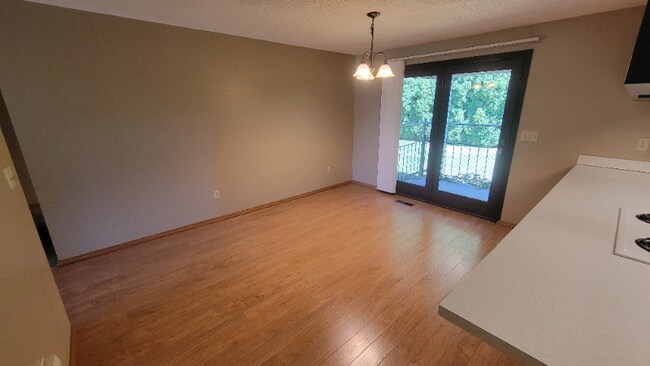 Building Photo - 181 Blossom Way