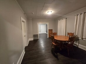 Building Photo - 3150 W 40th St