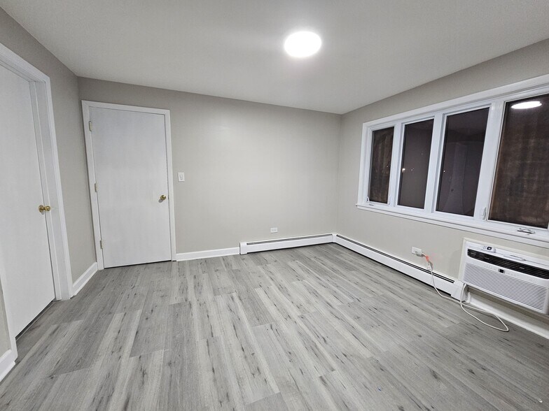 Building Photo - 8668 W Carmen Ave