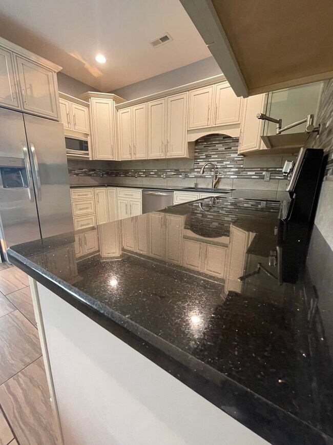 Building Photo - Richland House For Lease