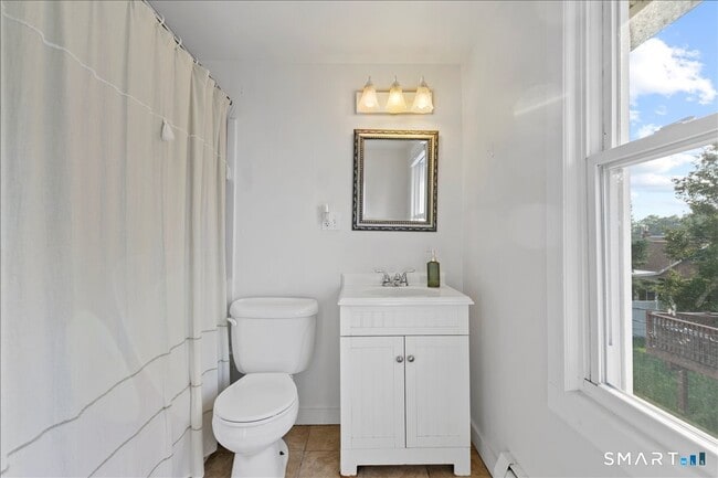 Building Photo - 17 Clinton St