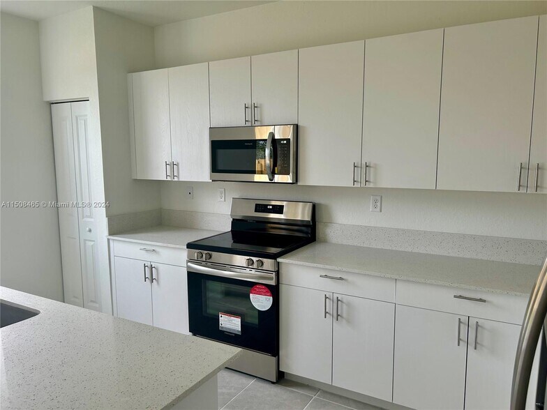 Building Photo - 28887 SW 162nd Ct