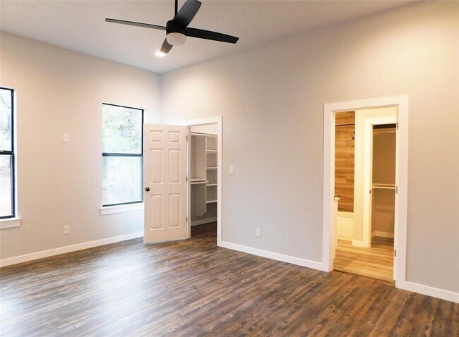 Building Photo - 207 Laurel Ln