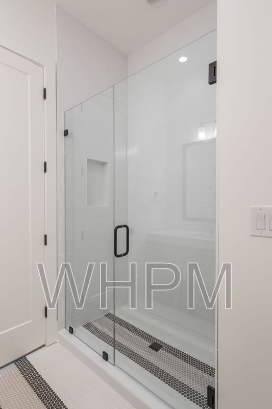 Building Photo - 541 Skyview Dr
