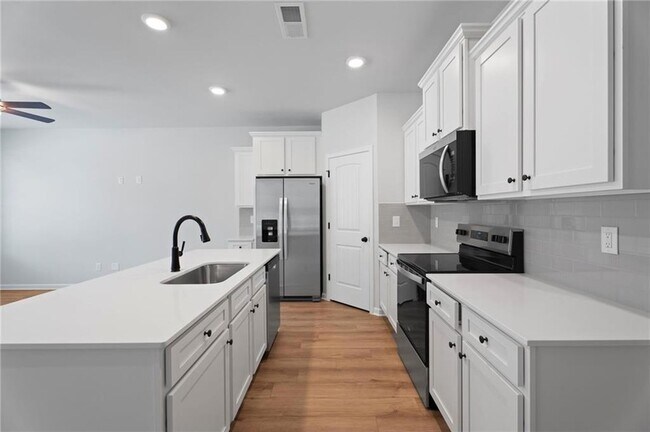 Building Photo - 156 Flier Dr