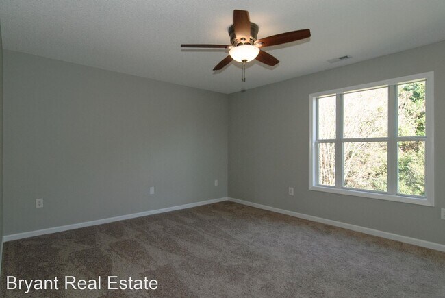 Building Photo - 4106 Breezewood Dr