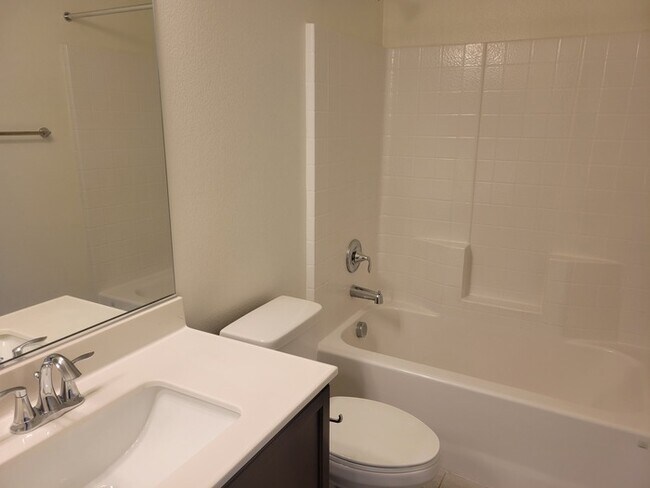 Building Photo - Beautiful 4-bedroom home!