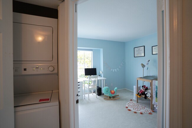 Building Photo - 4201 Las Virgenes Rd