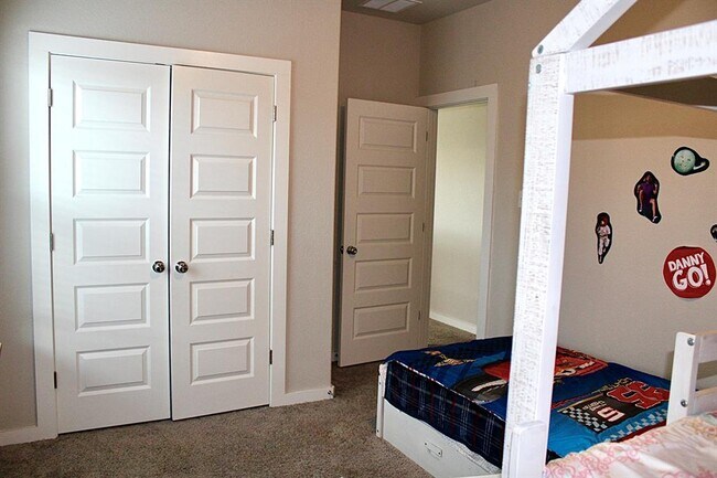 Building Photo - 174 Gullivers Dr