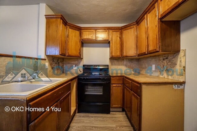 Building Photo - Nice 2 Bedroom in NW OKC!